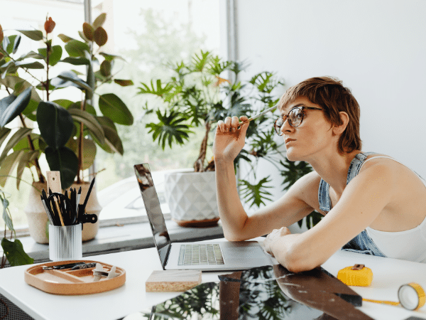 Bureau professionnel optimisé et rangé par TADA! by A-M, home organiser à Bourgoin-Jallieu.
